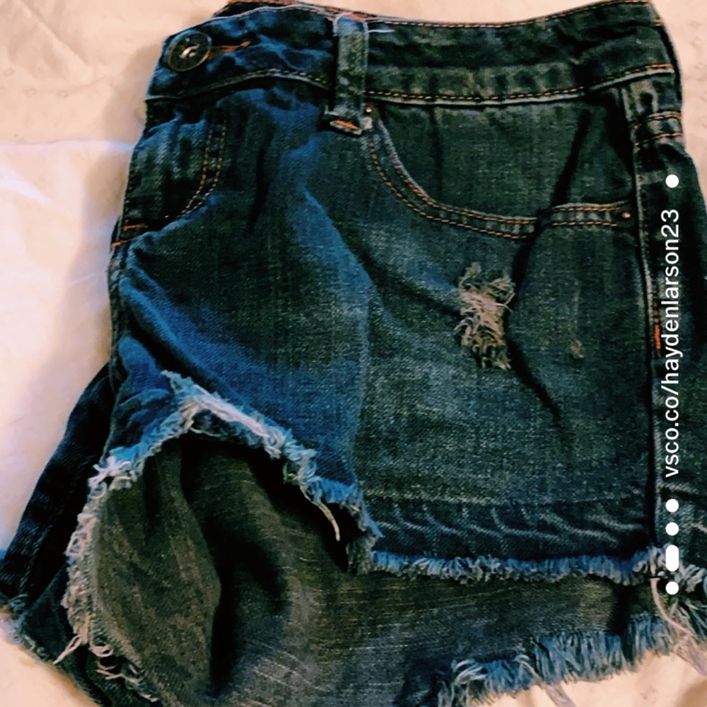 Shorts - Picture 2 of 3
